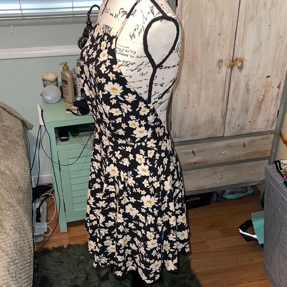 Forever 21 floral dress - Picture 3 of 5